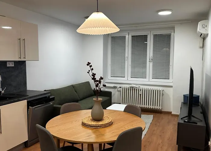 Nina - Old Town, Ac ברטיסלאבה